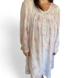 Nicole white floral nightgown size M
